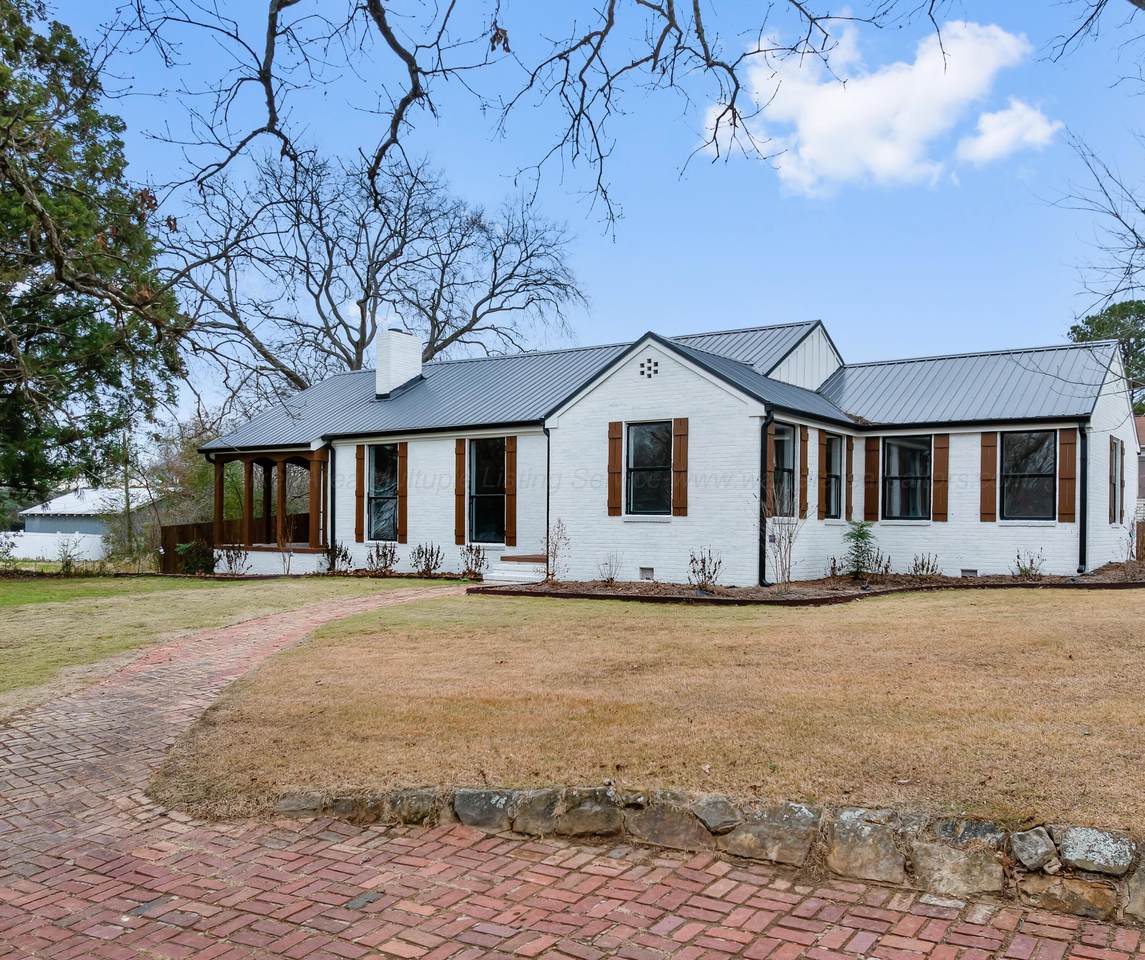 1100 9TH Ave - Photo 1