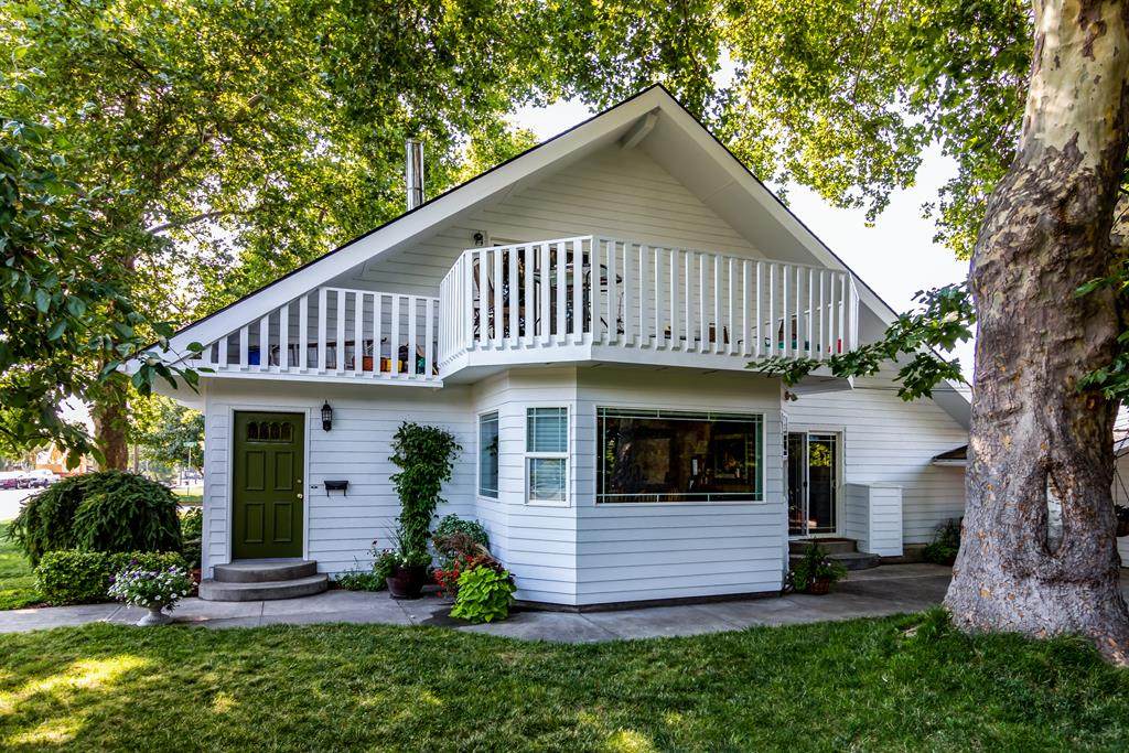 305 12th Street - Photo 1