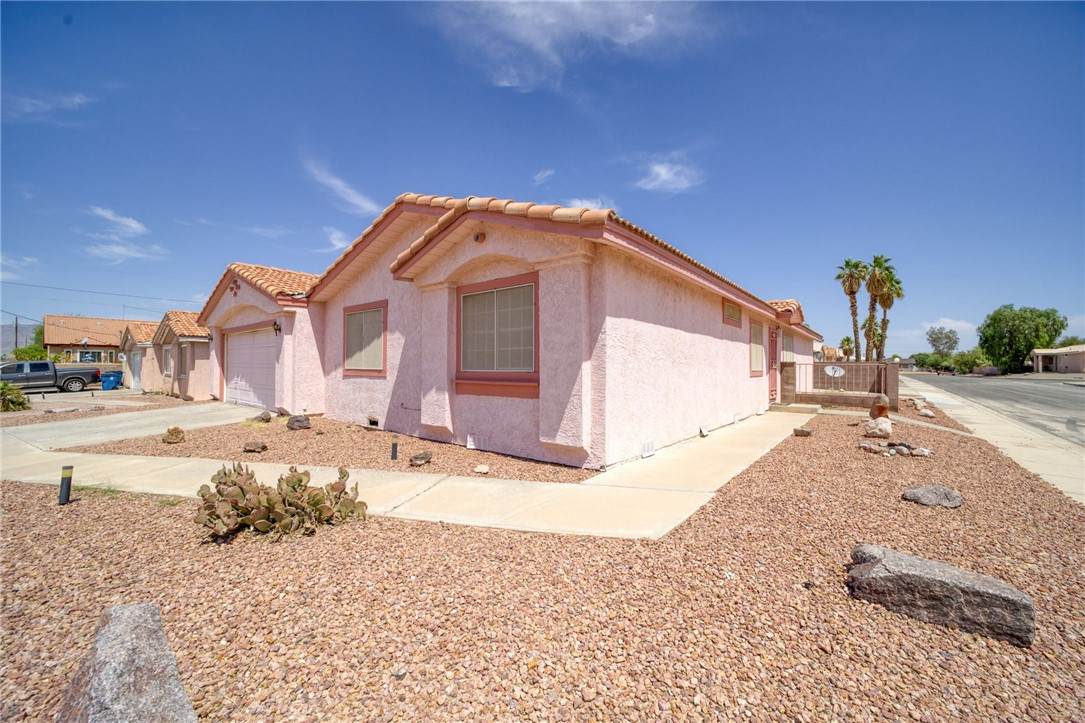 1571 Kyle Avenue - Photo 1