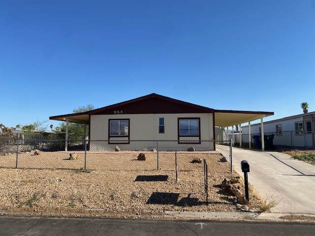 954 Roadrunner Drive - Photo 1