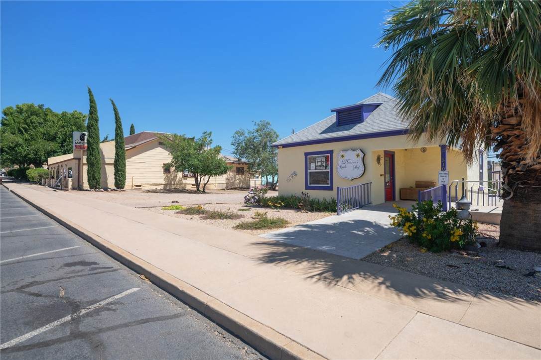 310 Oak Street - Photo 1