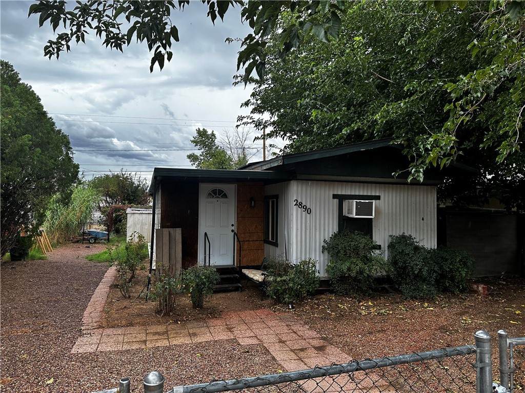 2890 Hearne Avenue - Photo 1