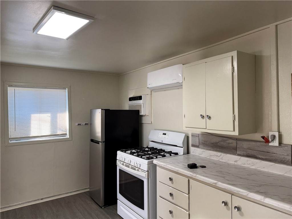 1401 Main Street - Photo 1