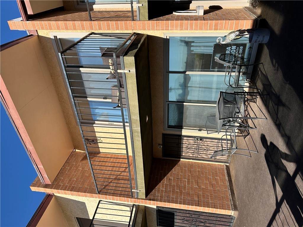 89 Acoma Boulevard - Photo 1