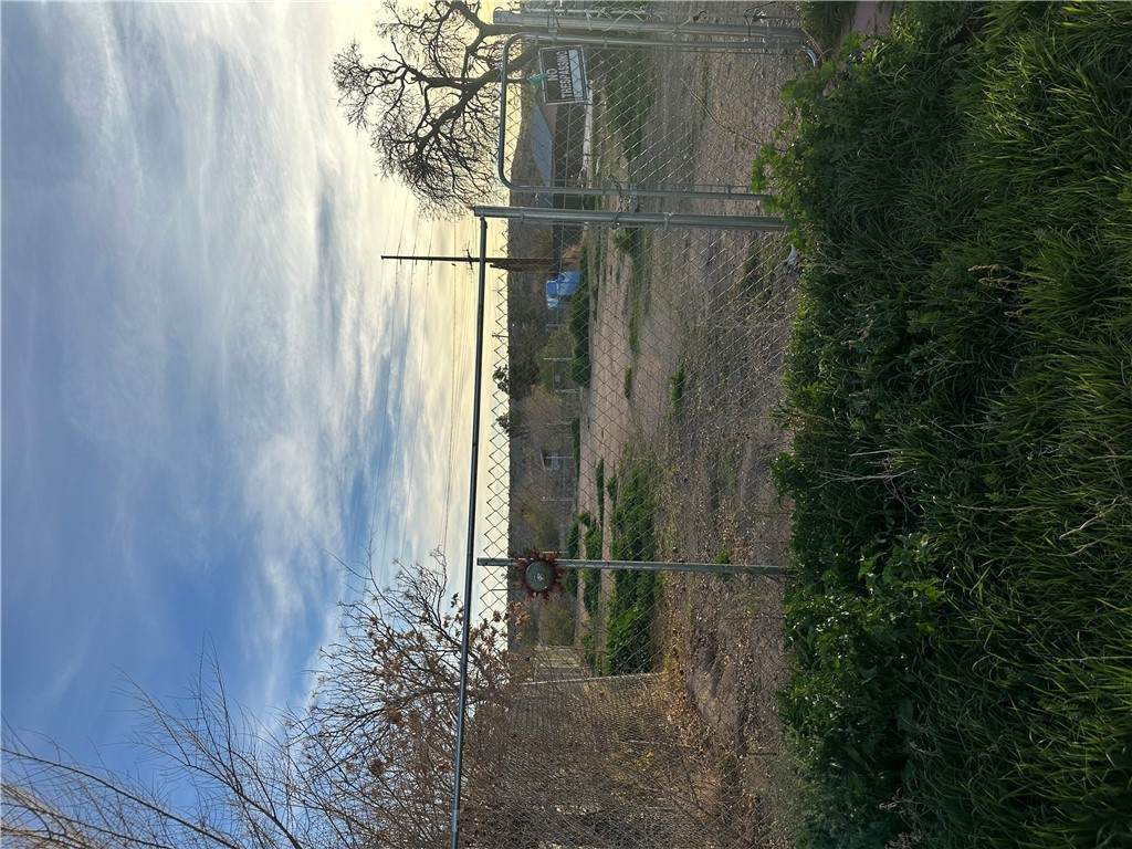 562 Park St - Photo 1