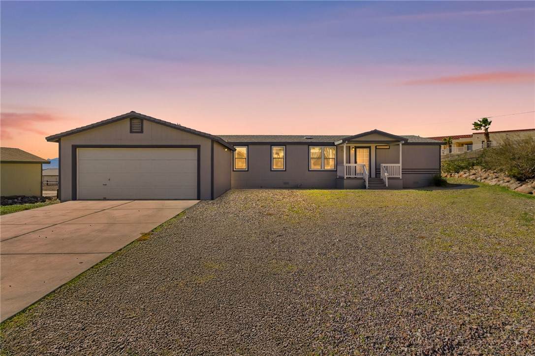 669 Oak Avenue - Photo 1