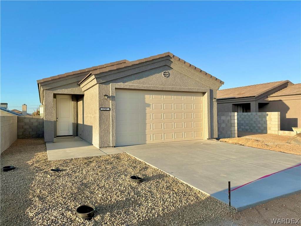 1737 Lucille Ave - Photo 1