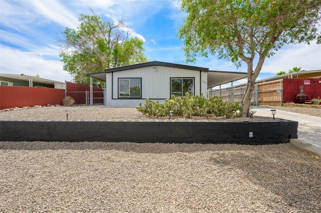 906 Holly Street - Photo 1
