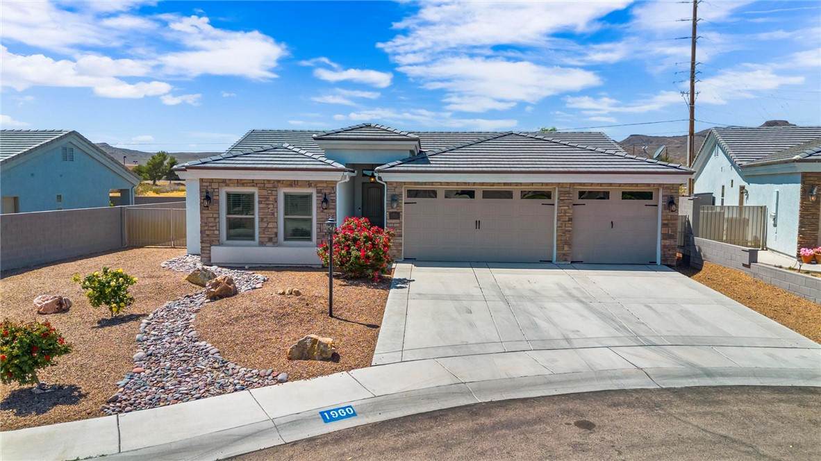 1960 John Wayne Drive - Photo 1