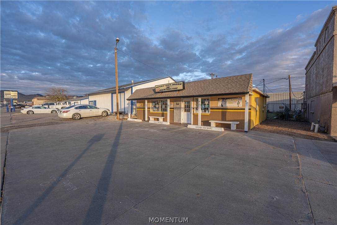 2565 Northern Avenue - Photo 1