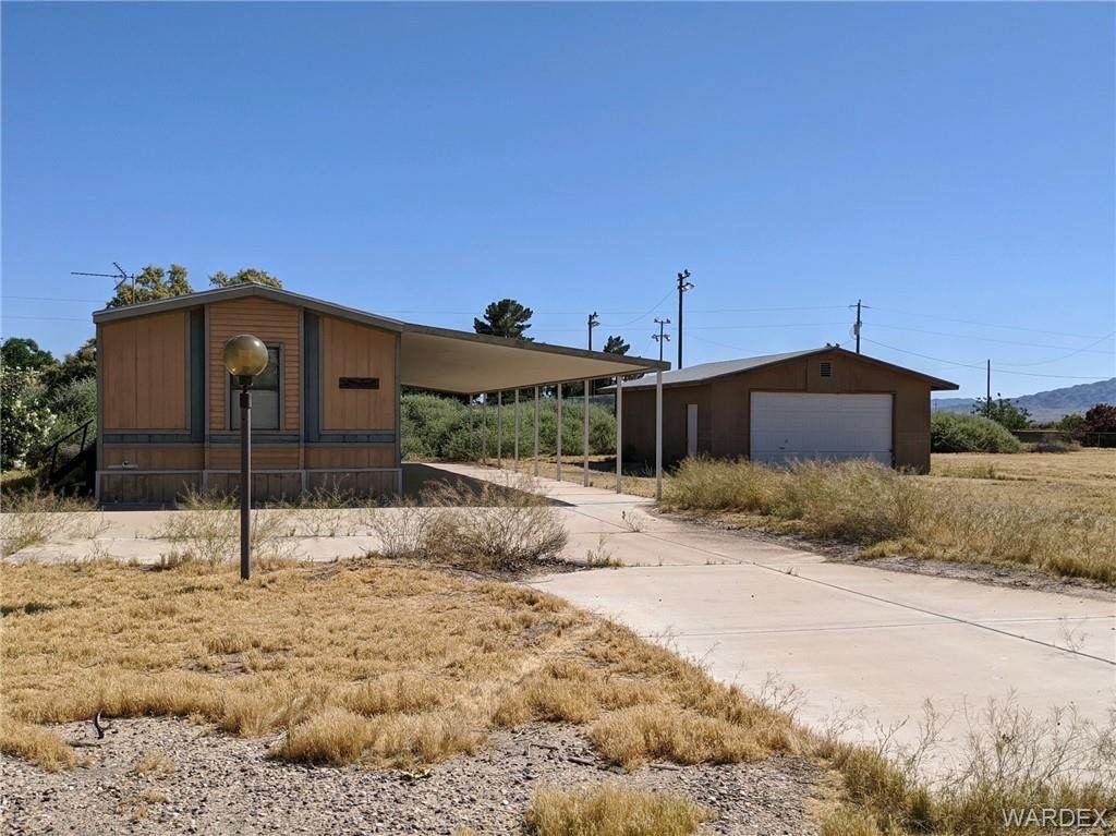 8287 S Olive Avenue - Photo 1