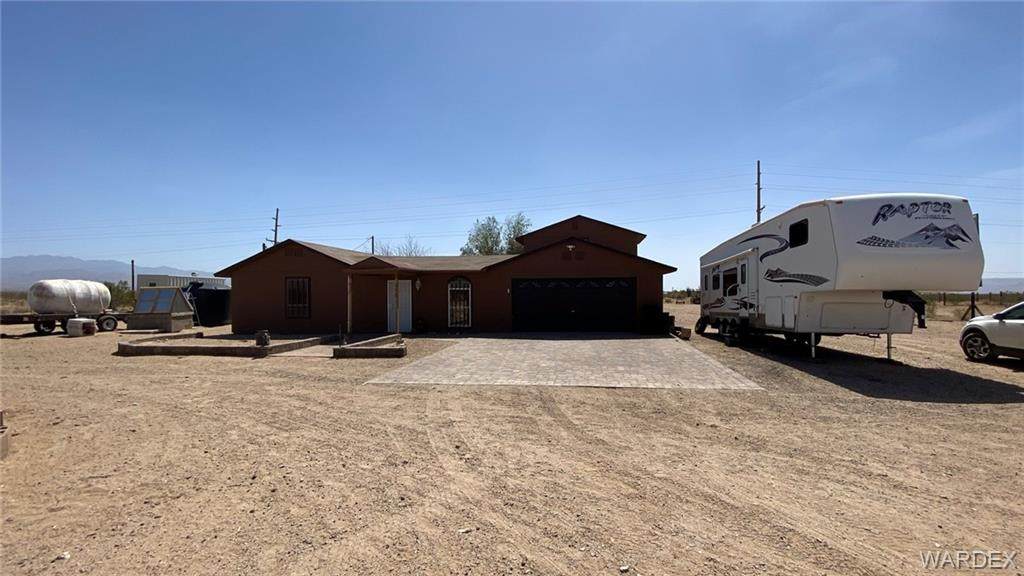 5568 Platinum Road - Photo 1