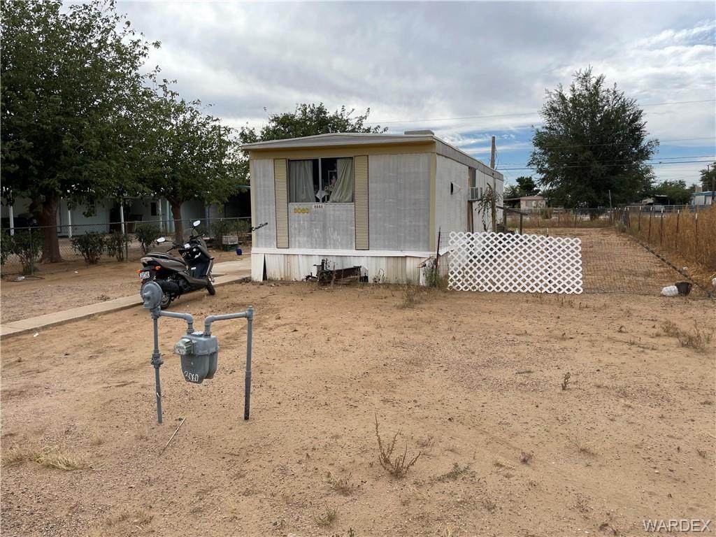 3060 Carver Avenue - Photo 1