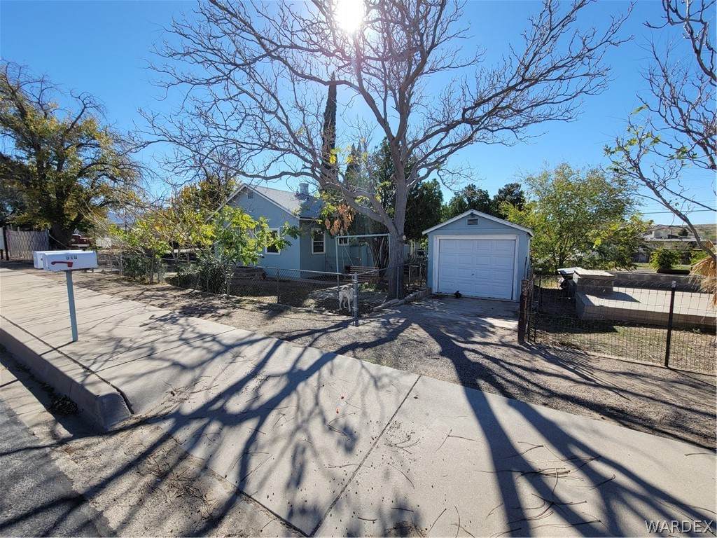518 Topeka Street - Photo 1