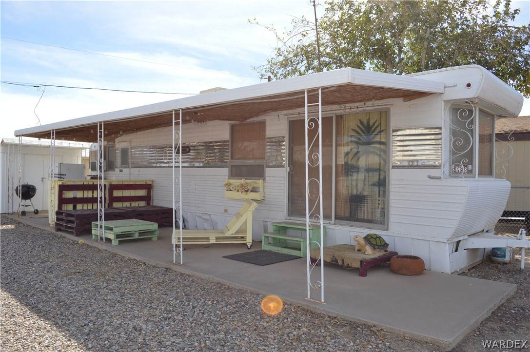 566 King Way - Photo 1