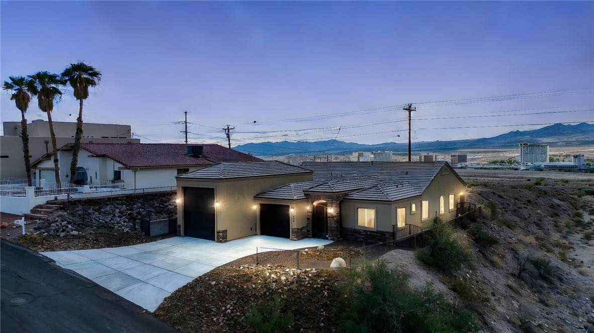 553 Locust Court - Photo 1