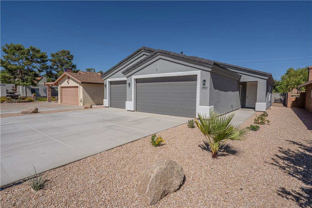 1707 Golden Gate Ave - Photo 1