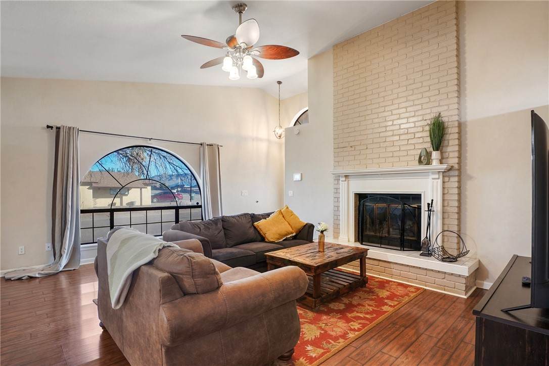 1829 Gates Avenue - Photo 1