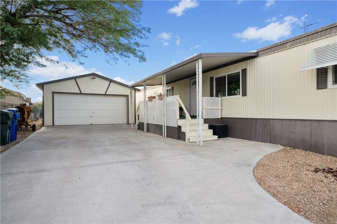 836 Holly Street - Photo 1