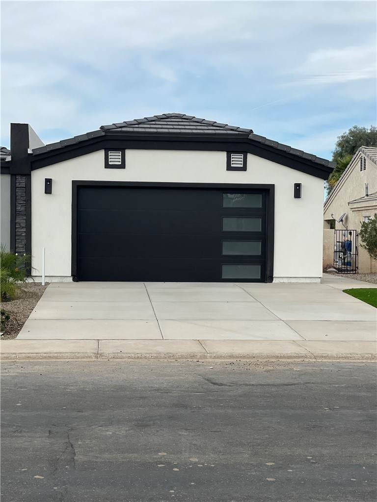 2923 Country Club Drive - Photo 1