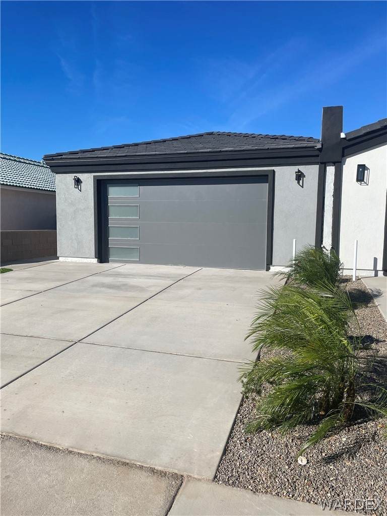 2925 Country Club Drive - Photo 1