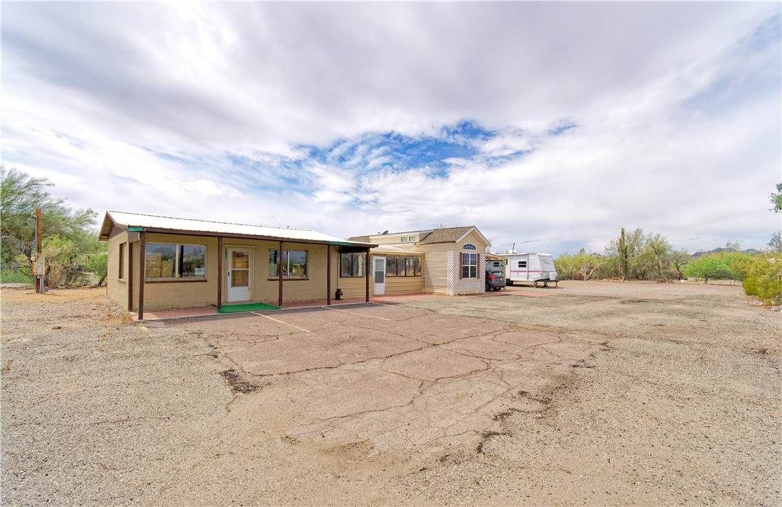 566 Central Boulevard - Photo 1