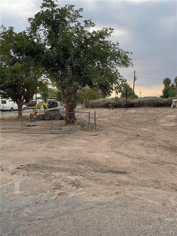 10520 & 10526 Tropics Road - Photo 1