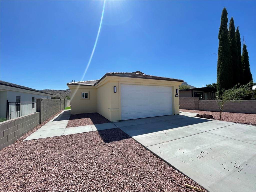 4725 Sierra Road - Photo 1