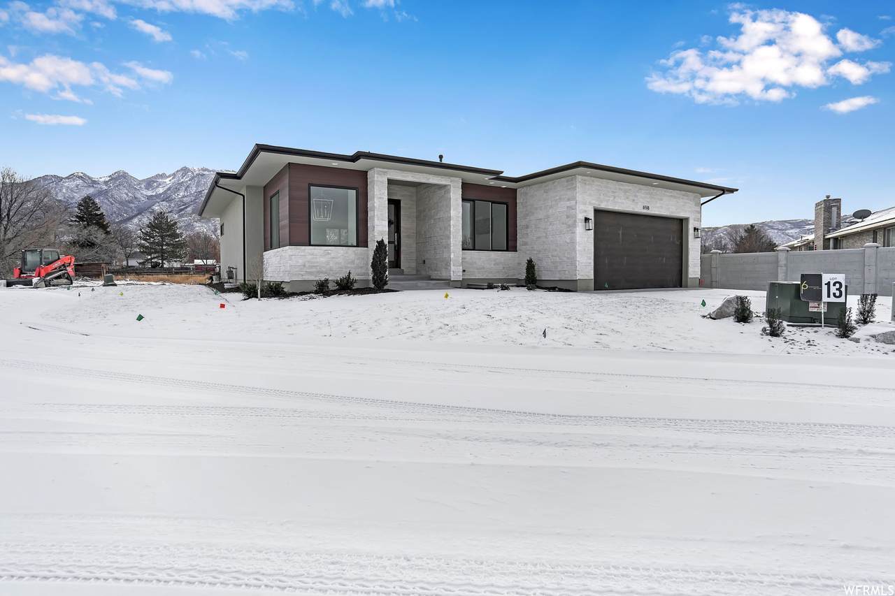 658 Vandalay Ln - Photo 1