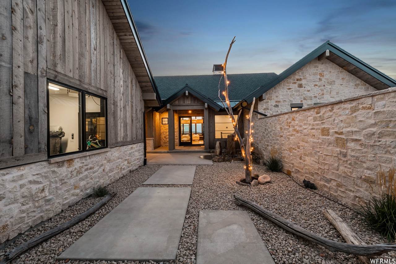 7205 Moonlight Dr - Photo 1
