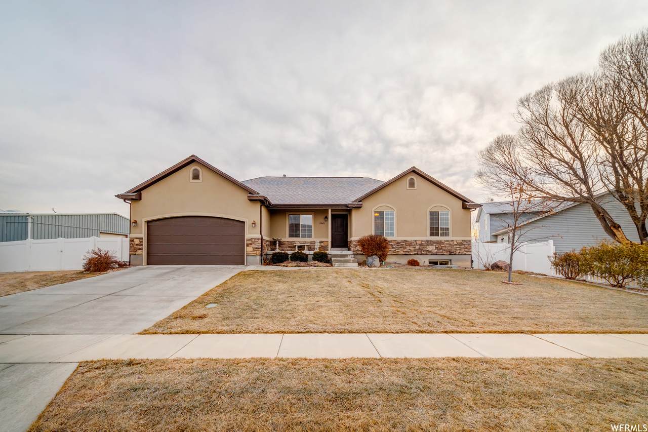 1562 Yorkshire Ln - Photo 1
