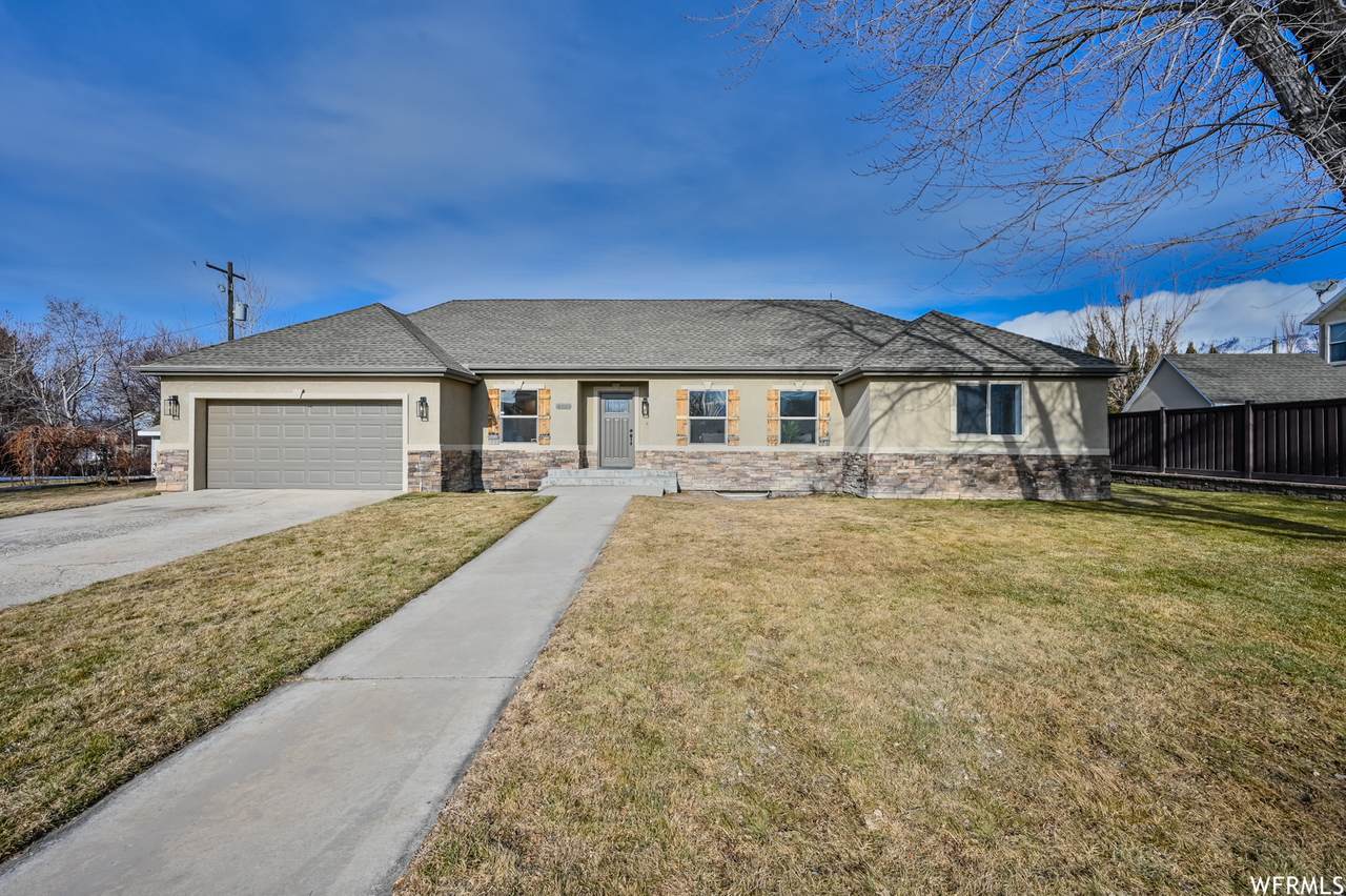 4900 Country Club Dr - Photo 1
