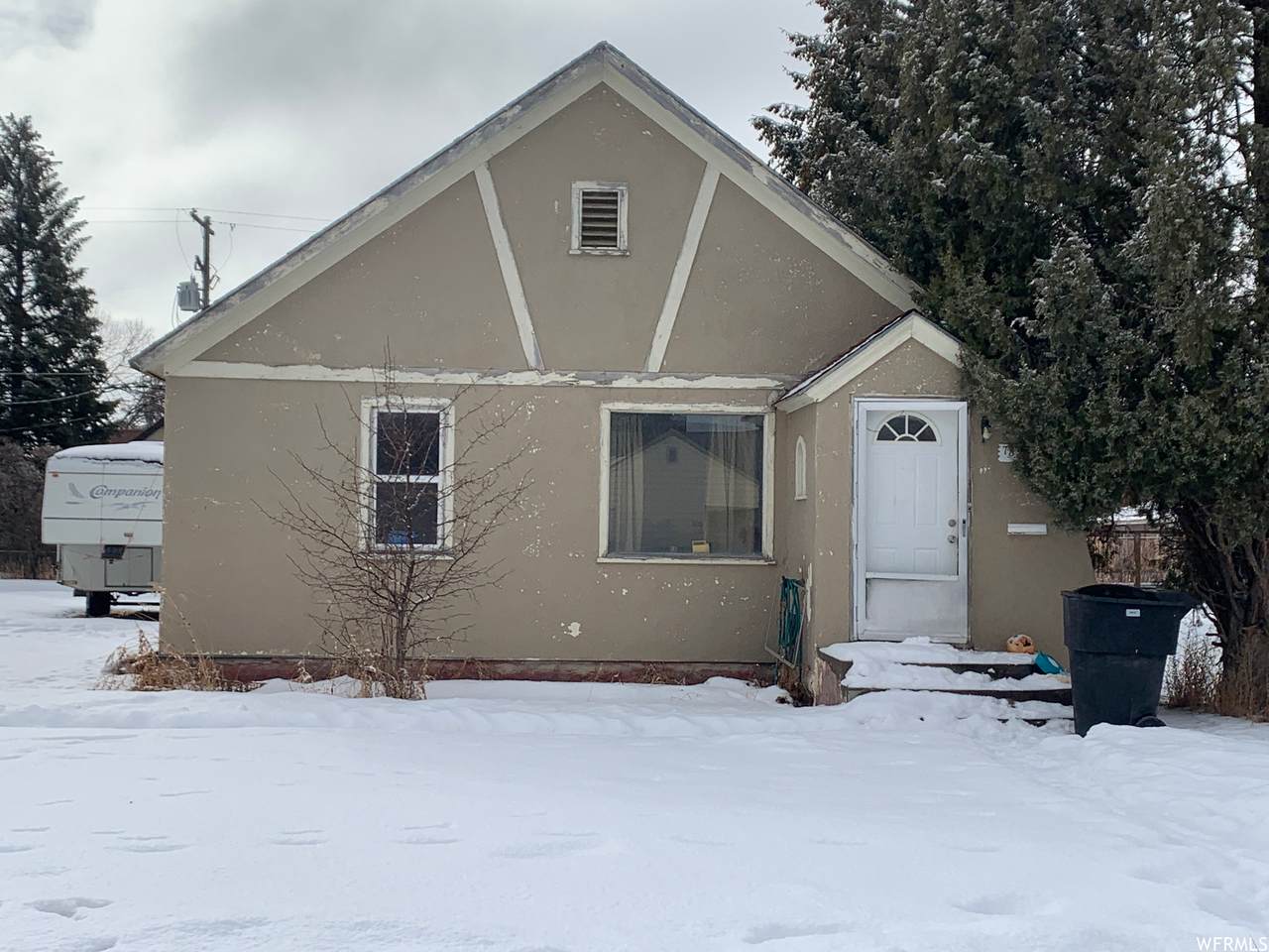 753 Lincoln St - Photo 1
