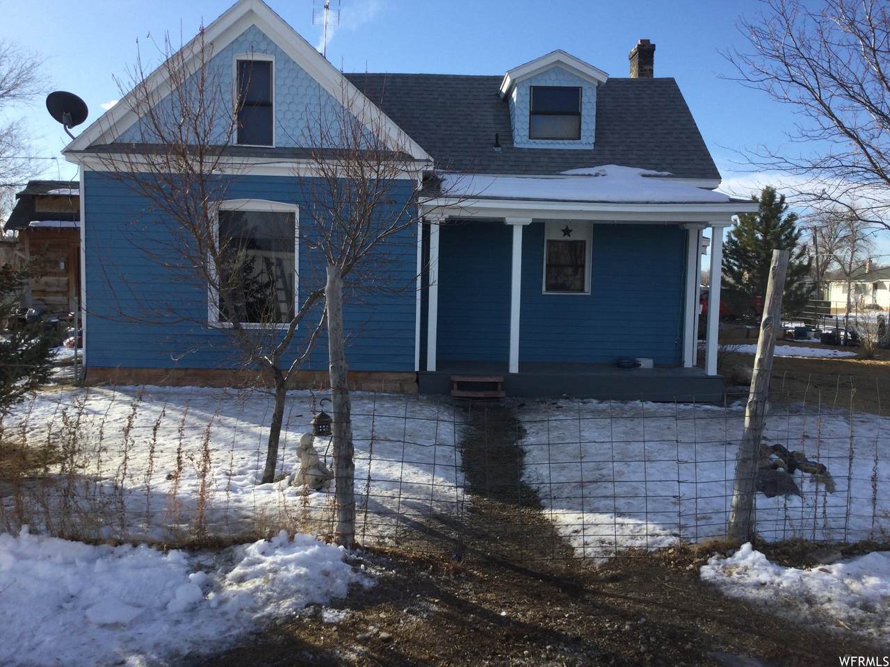 110 Center St - Photo 1