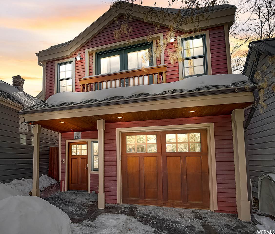953 Park Ave - Photo 1