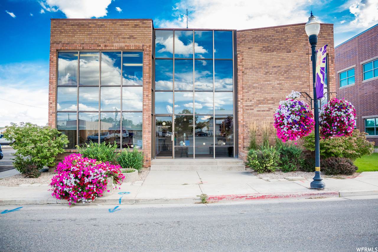 418 Main - Photo 1