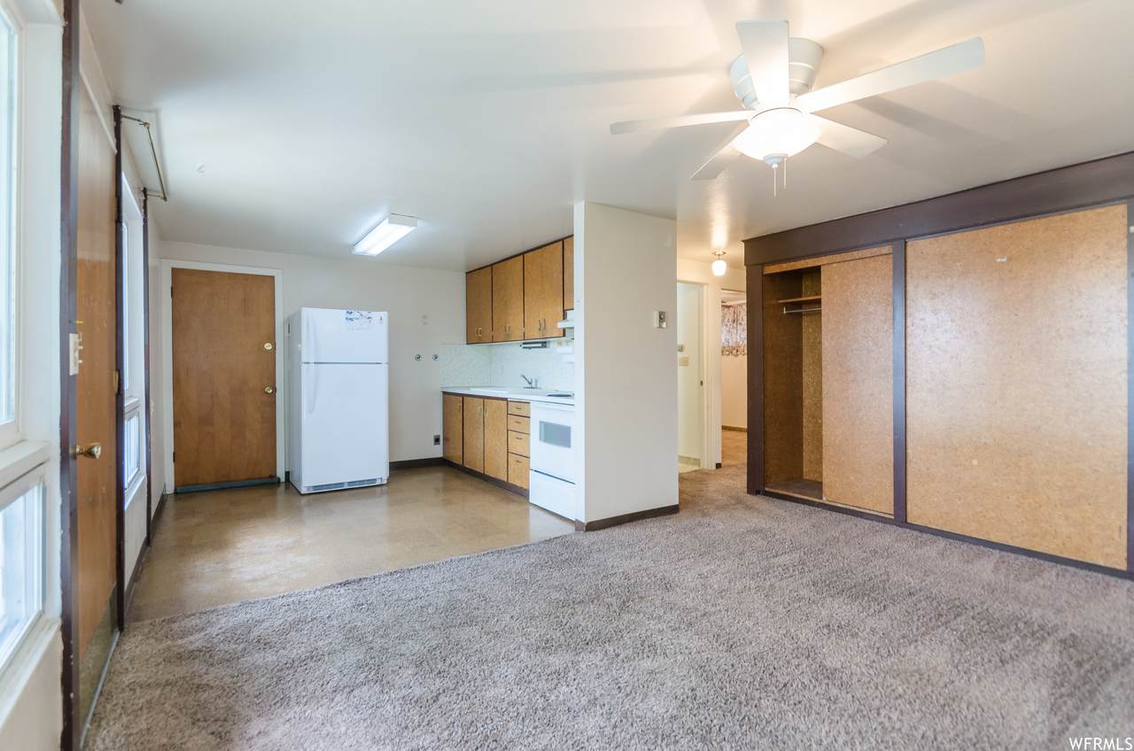 20 Hillside Cir - Photo 1