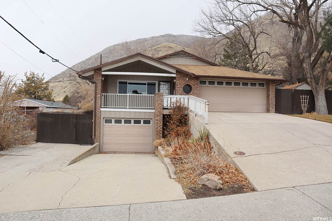 1327 Center St - Photo 1