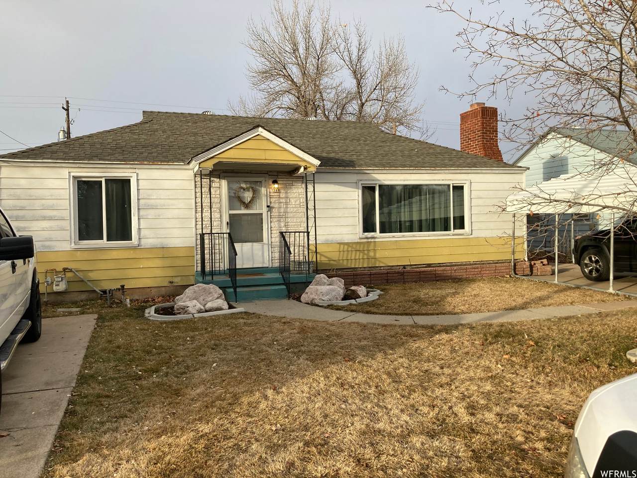380 Park St - Photo 1