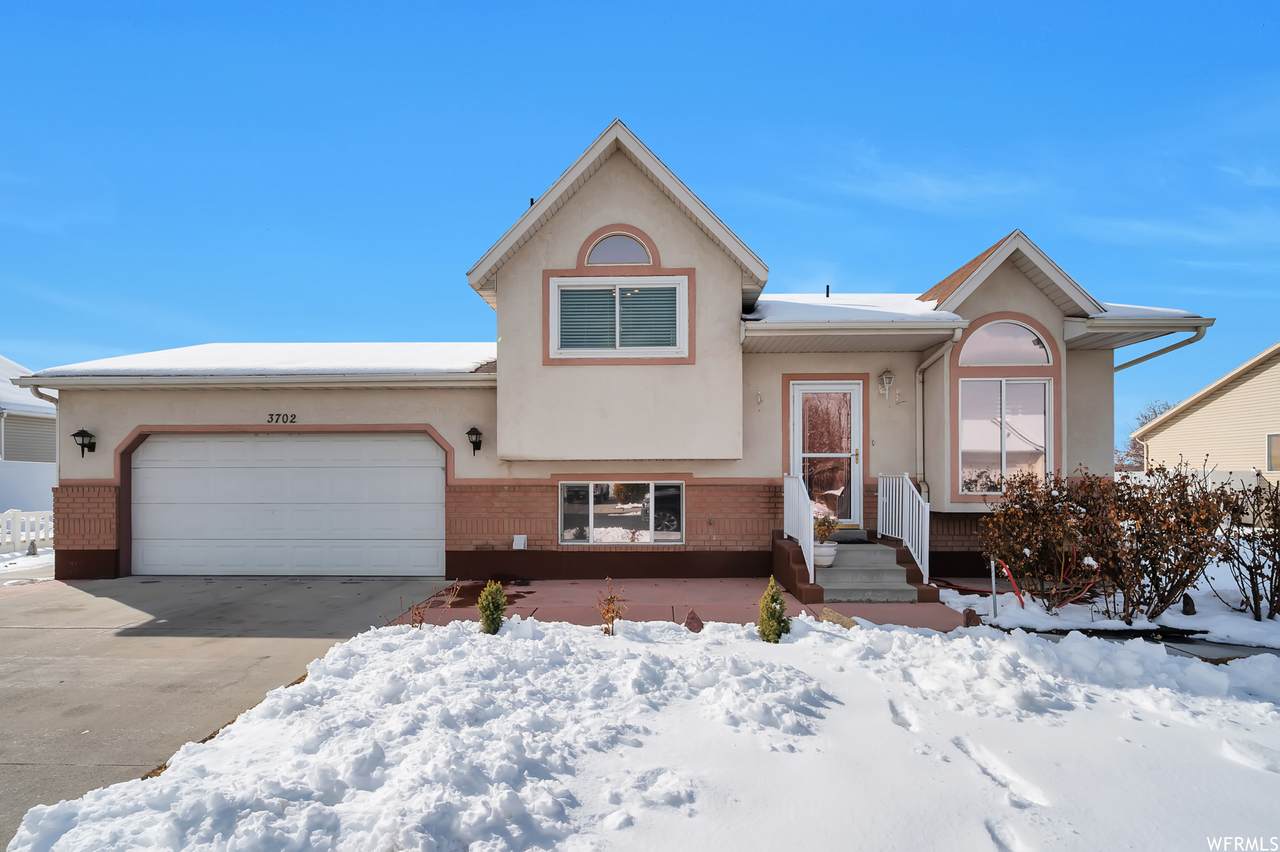 3702 Hampshire Cir - Photo 1