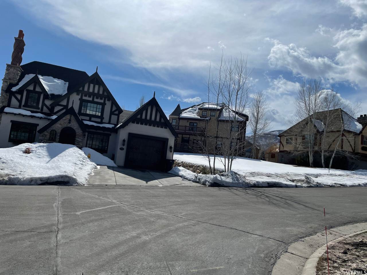 735 Cari Ln - Photo 1