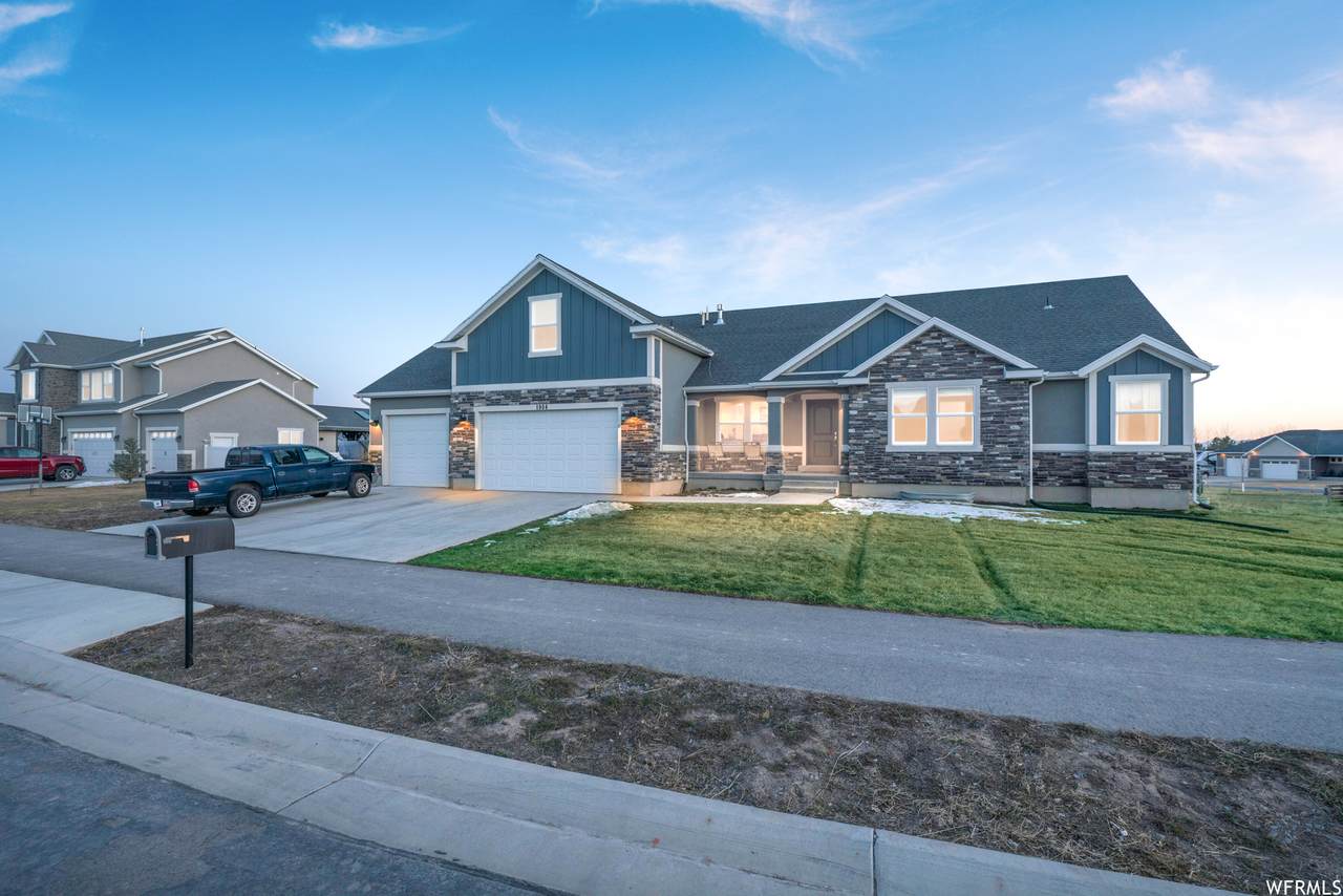 1904 Sunnyvale Dr - Photo 1