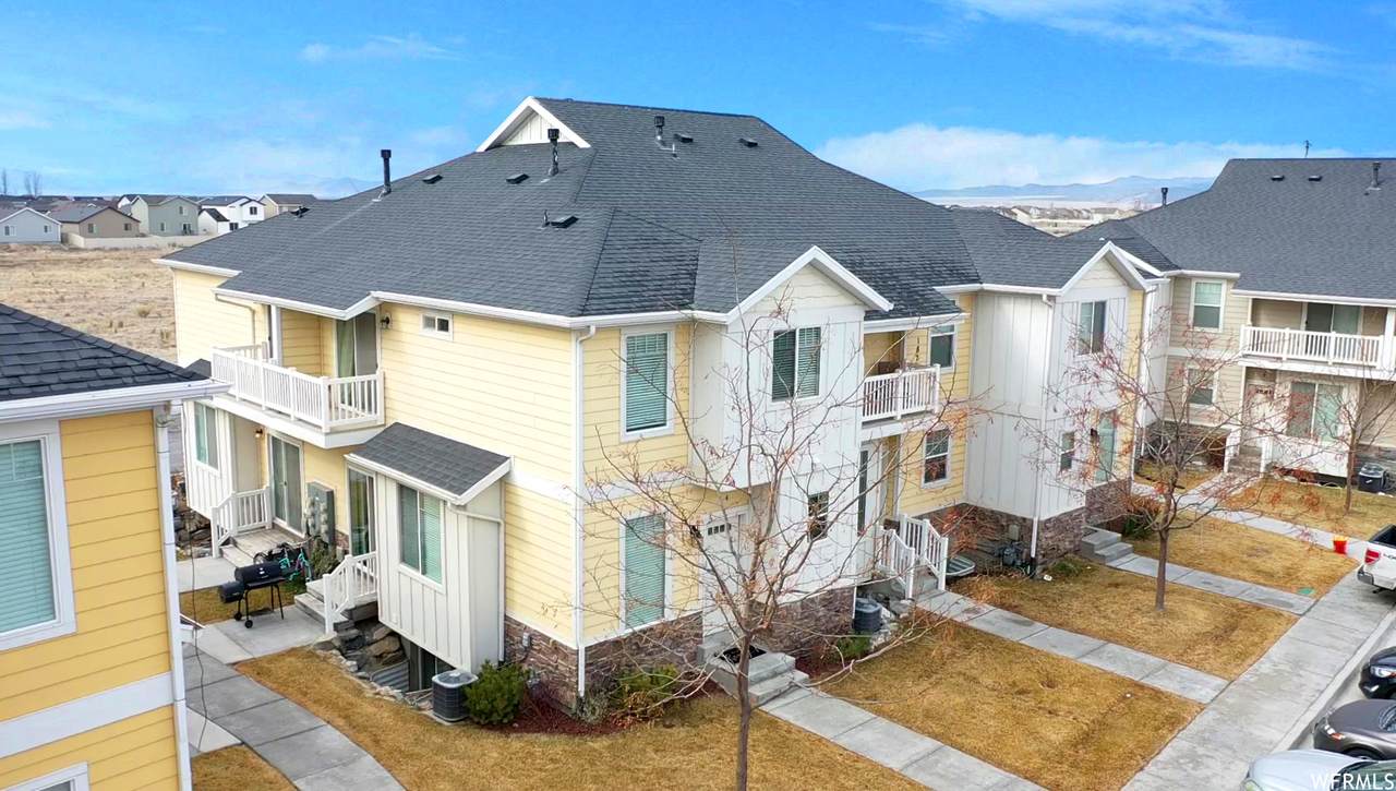 1825 Cosmos Dr - Photo 1