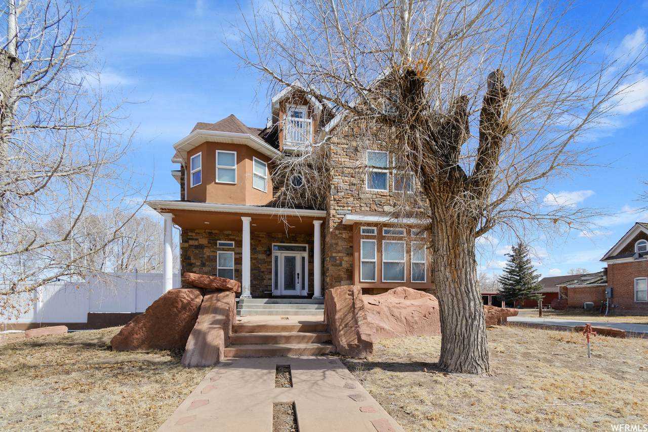 137 Main St - Photo 1