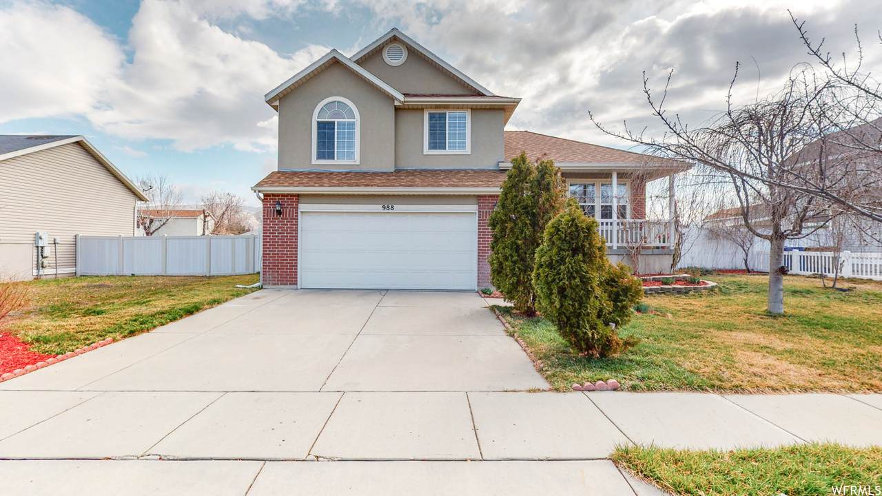 988 Sir Michael Dr - Photo 1