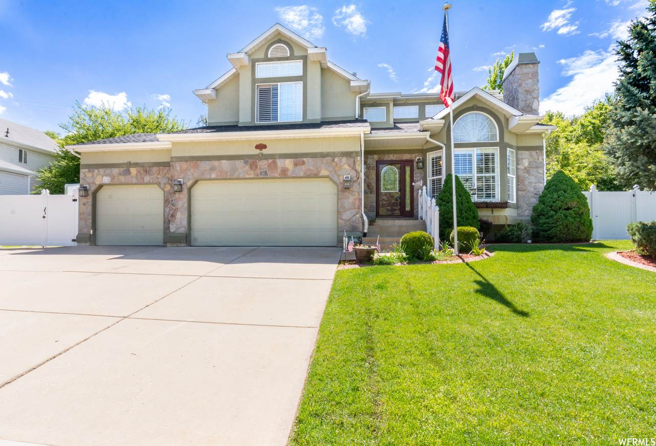 2176 Oak Ln - Photo 1