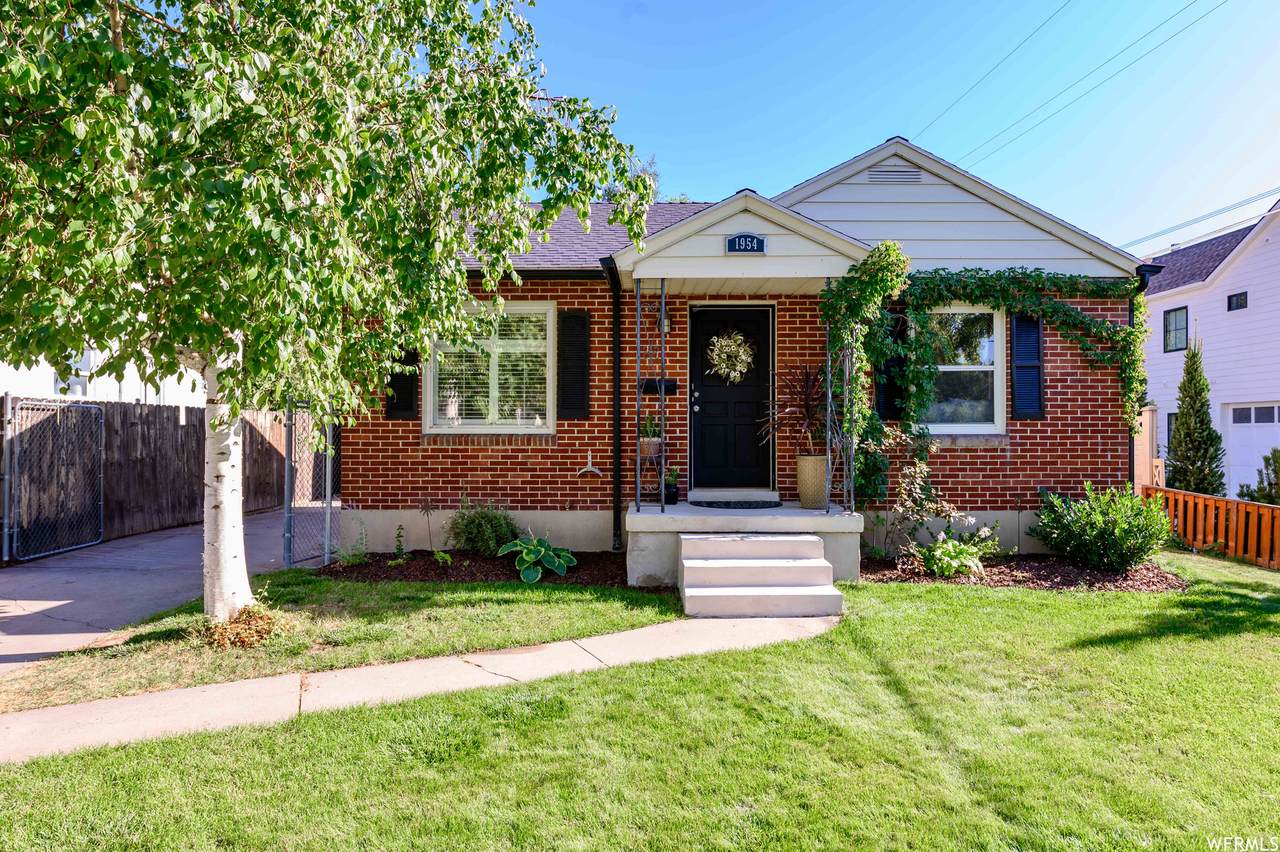 1954 Claybourne Ave - Photo 1