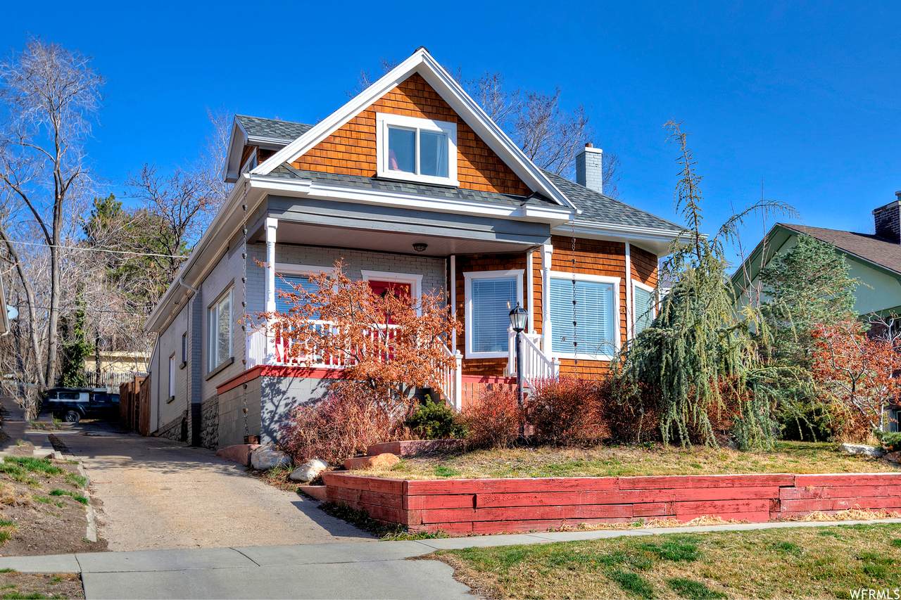 425 6TH Ave - Photo 1