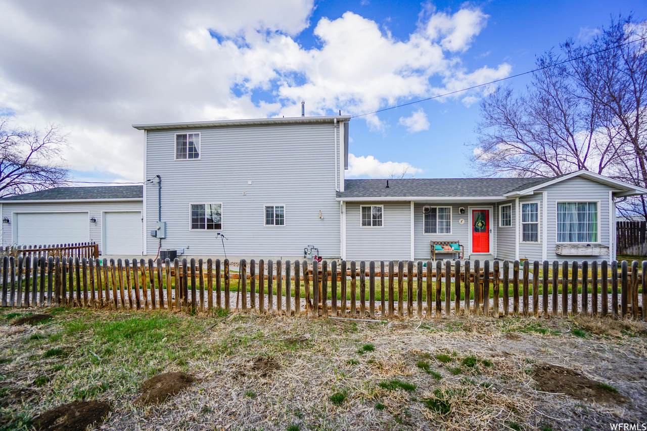 699 Main St - Photo 1