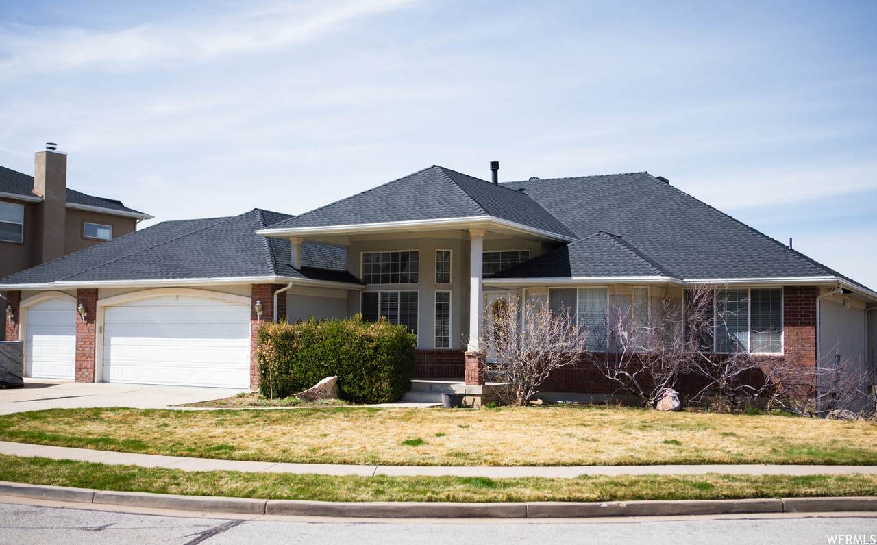 1149 Heather Cir - Photo 1